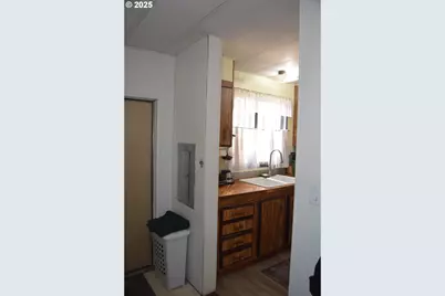 136028 Highway 97, Crescent, OR 97733 - Photo 16