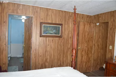 136028 Highway 97, Crescent, OR 97733 - Photo 10