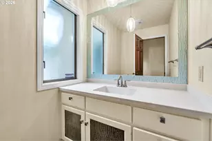574 Wimbledon Ct, Eugene, OR 97401 - Photo 6