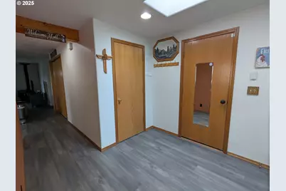 430 N 1st St, Carlton, OR 97111 - Photo 14