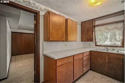 3295 Camellia Dr S, Salem, OR 97302 - Photo 34