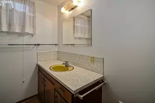 3295 Camellia Dr S, Salem, OR 97302 - Photo 32