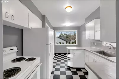 1323 NE 47th Ave, Portland, OR 97213 - Photo 8