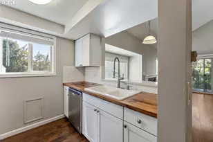 11724 SW Boones Bend Dr, Beaverton, OR 97008 - Photo 6