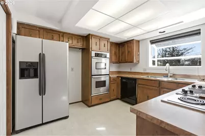 302 67th St, Springfield, OR 97478 - Photo 18