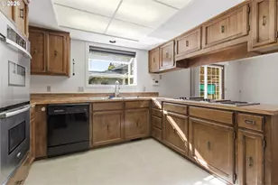 302 67th St, Springfield, OR 97478 - Photo 20