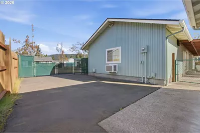 302 67th St, Springfield, OR 97478 - Photo 42