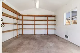 302 67th St, Springfield, OR 97478 - Photo 40