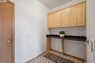 619 Driftwood Dr, Eugene, OR 97402 - Photo 28