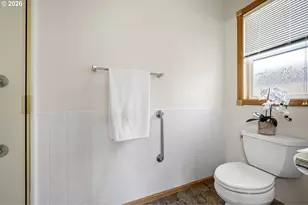 619 Driftwood Dr, Eugene, OR 97402 - Photo 26