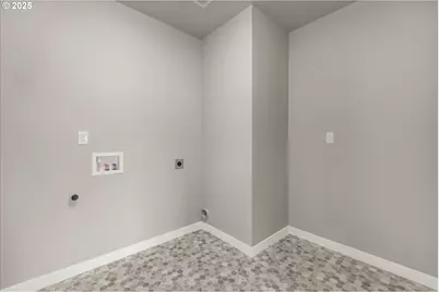 296 NW Mawrcrest Ave, Gresham, OR 97030 - Photo 32