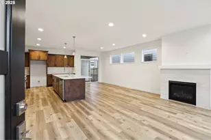 8381 SE Barlow Ln, Hillsboro, OR 97123 - Photo 4