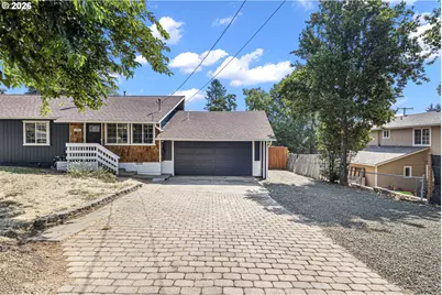 1121 NE Hawthorne Ave, Myrtle Creek, OR 97457 - Photo 2