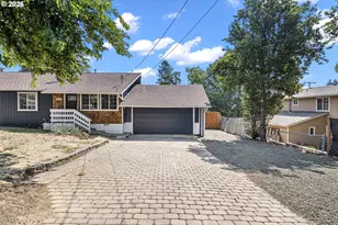 1121 NE Hawthorne Ave, Myrtle Creek, OR 97457 - Photo 2