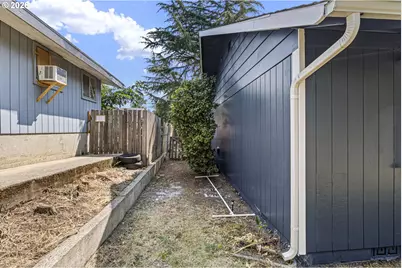 1121 NE Hawthorne Ave, Myrtle Creek, OR 97457 - Photo 34