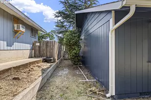 1121 NE Hawthorne Ave, Myrtle Creek, OR 97457 - Photo 34