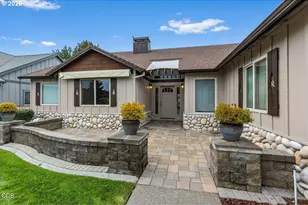 2635 NW Canyon Dr, Redmond, OR 97756 - Photo 2