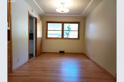 10329 NE Brazee St, Portland, OR 97220 - Photo 8