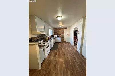 769 NE Christian St, Myrtle Creek, OR 97457 - Photo 6
