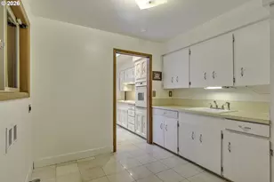 916 NE 111th Ave, Portland, OR 97220 - Photo 14