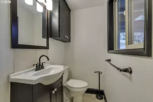 916 NE 111th Ave, Portland, OR 97220 - Photo 16