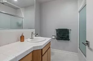 1924 SE Sherrett St, Portland, OR 97202 - Photo 12