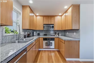1924 SE Sherrett St, Portland, OR 97202 - Photo 6