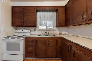 23939 Raze Rd, Elmira, OR 97437 - Photo 12