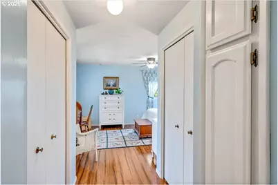 915 Madison St, Silverton, OR 97381 - Photo 18