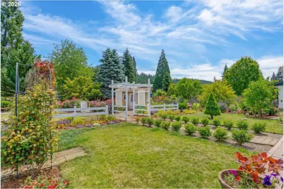 915 Madison St, Silverton, OR 97381 - Photo 44