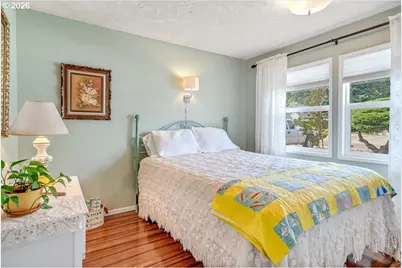 915 Madison St, Silverton, OR 97381 - Photo 30