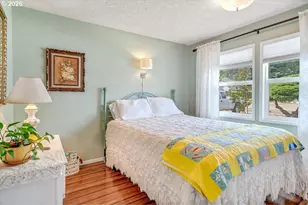 915 Madison St, Silverton, OR 97381 - Photo 30