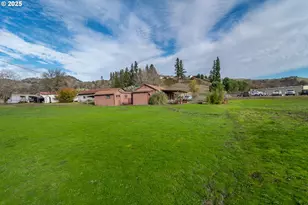 168 Breezy Ln, Roseburg, OR 97470 - Photo 4