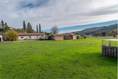 168 Breezy Ln, Roseburg, OR 97470 - Photo 8