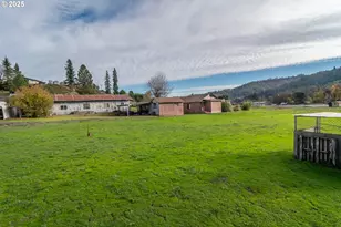 168 Breezy Ln, Roseburg, OR 97470 - Photo 8