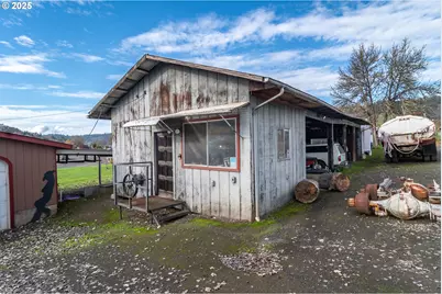 168 Breezy Ln, Roseburg, OR 97470 - Photo 14