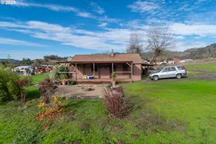 168 Breezy Ln, Roseburg, OR 97470 - Photo 2