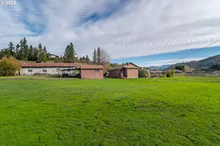 168 Breezy Ln, Roseburg, OR 97470 - Photo 6