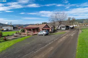 168 Breezy Ln, Roseburg, OR 97470 - Photo 2