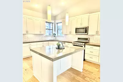 20637 SE Cougar Peak Dr, Bend, OR 97702 - Photo 2