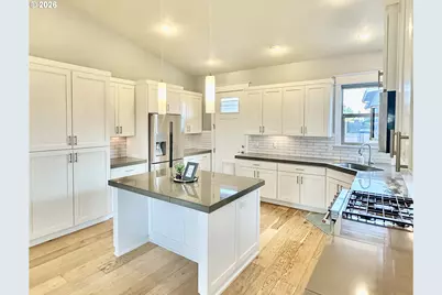 20637 SE Cougar Peak Dr, Bend, OR 97702 - Photo 4
