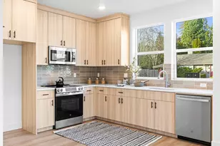 8207 SW 45th Ave, Portland, OR 97219 - Photo 2