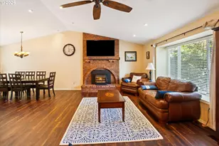 39340 Glover Ct, Sandy, OR 97055 - Photo 6