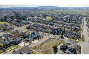 2683 NW Mt Hood, McMinnville, OR 97128 - Photo 18