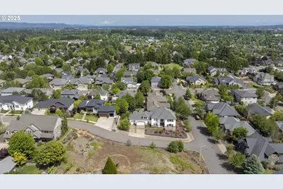 2683 NW Mt Hood, McMinnville, OR 97128 - Photo 16