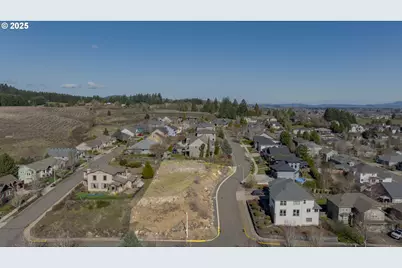 2683 NW Mt Hood, McMinnville, OR 97128 - Photo 6