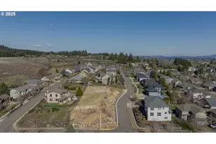 2683 NW Mt Hood, McMinnville, OR 97128 - Photo 6