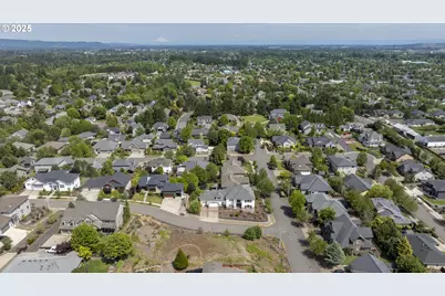 2683 NW Mt Hood, McMinnville, OR 97128 - Photo 14