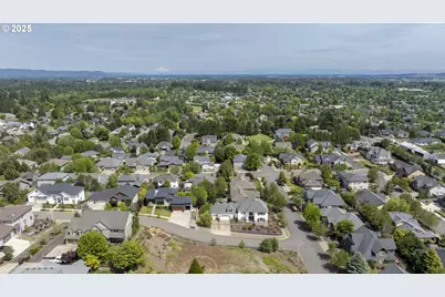 2683 NW Mt Hood, McMinnville, OR 97128 - Photo 12