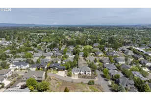 2683 NW Mt Hood, McMinnville, OR 97128 - Photo 12